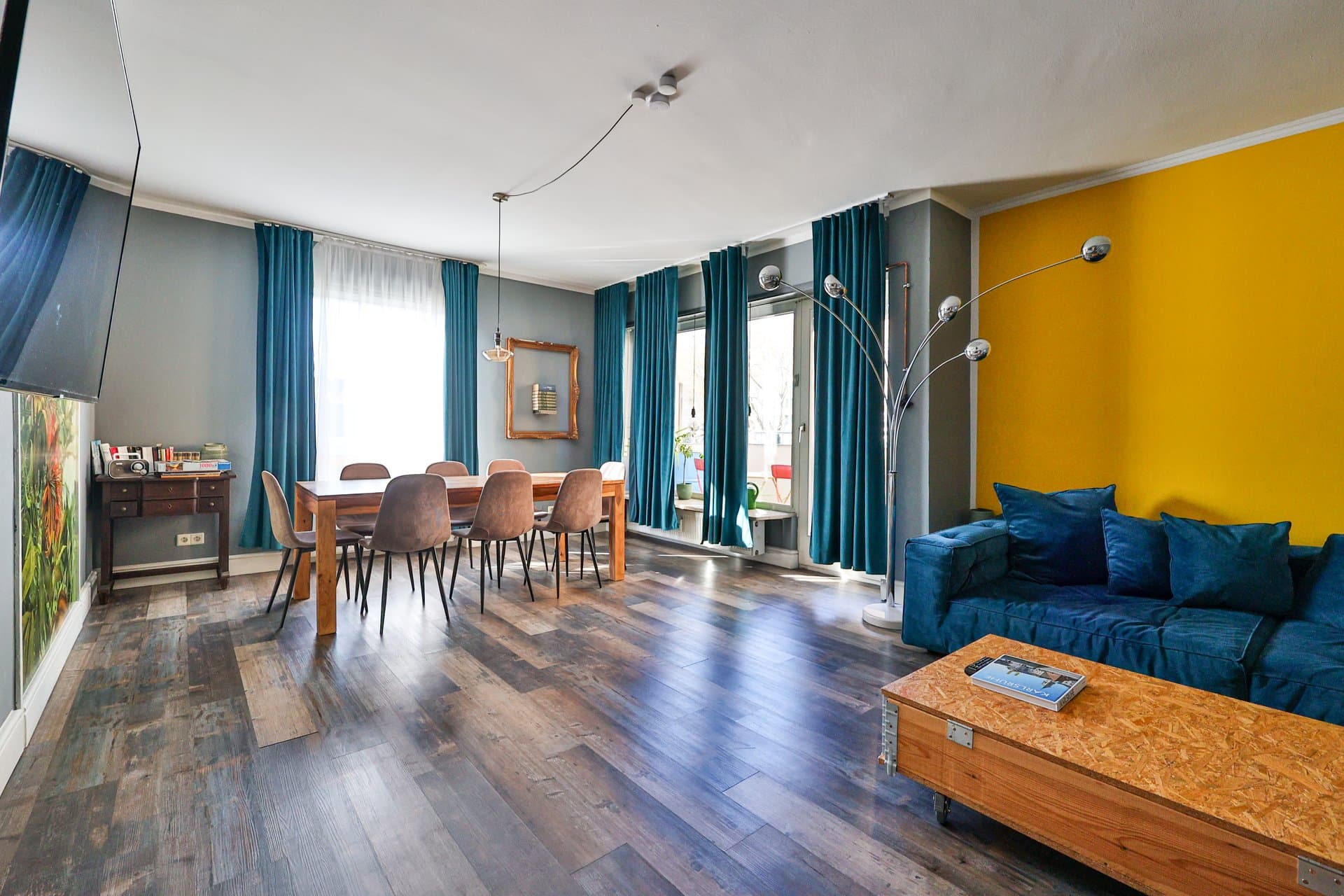 Design Apartment Karlsruhe Hauptbahnhof — Wohnbereich